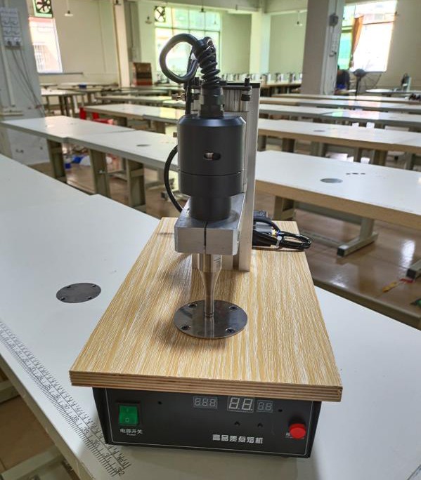 28K1800W Сварочный аппарат ручной сварки KN95 с плоской маской для точечной сварки